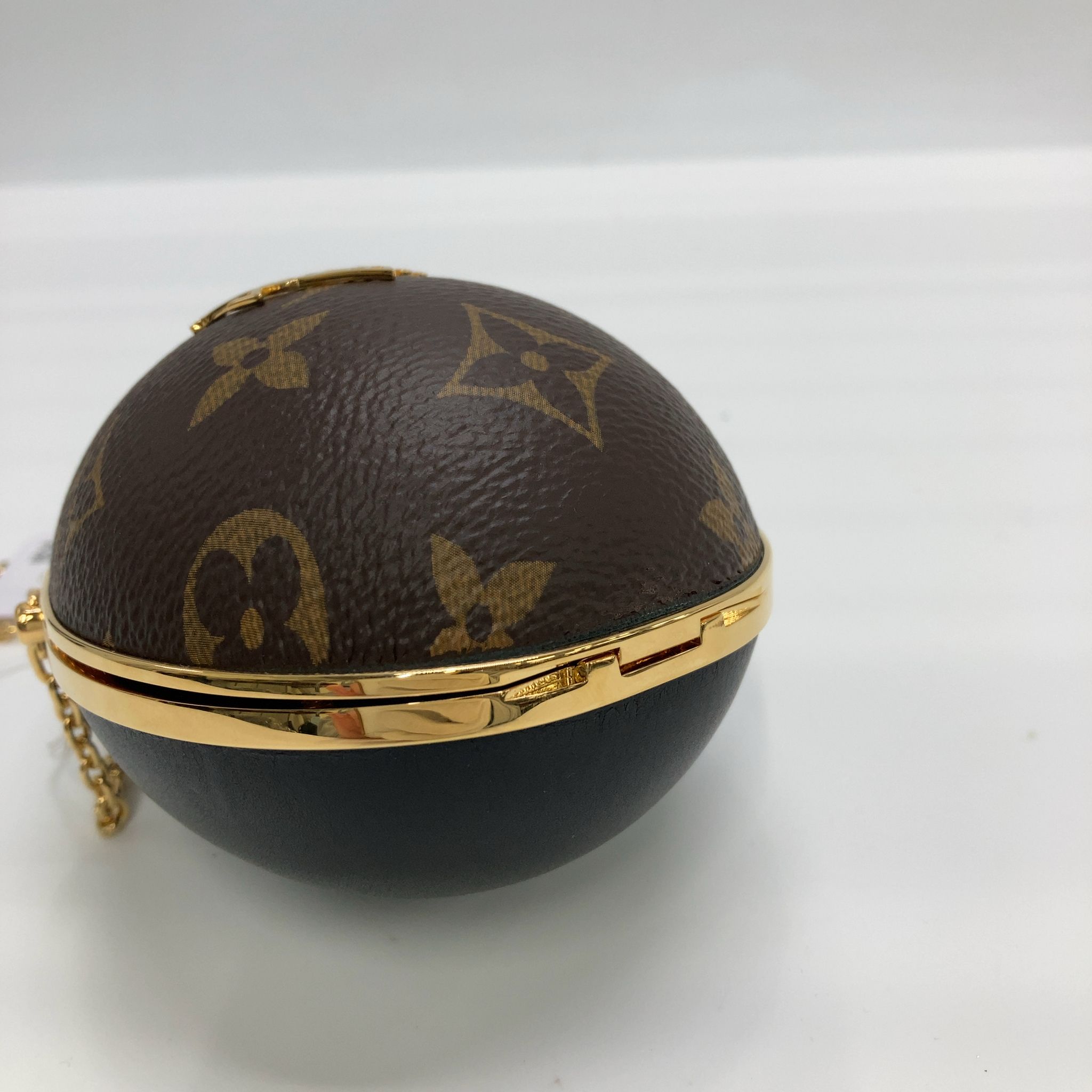 6056 - Louis Vuitton Cross Body Mini Monogram Egg Case