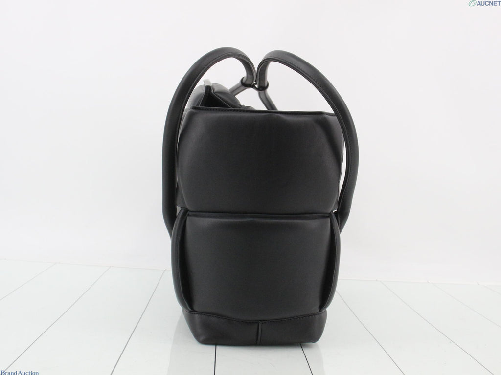 7610 - Bottega Veneta Maxi Intrecciato Padded Large Arco Tote Bag Black - Image 4