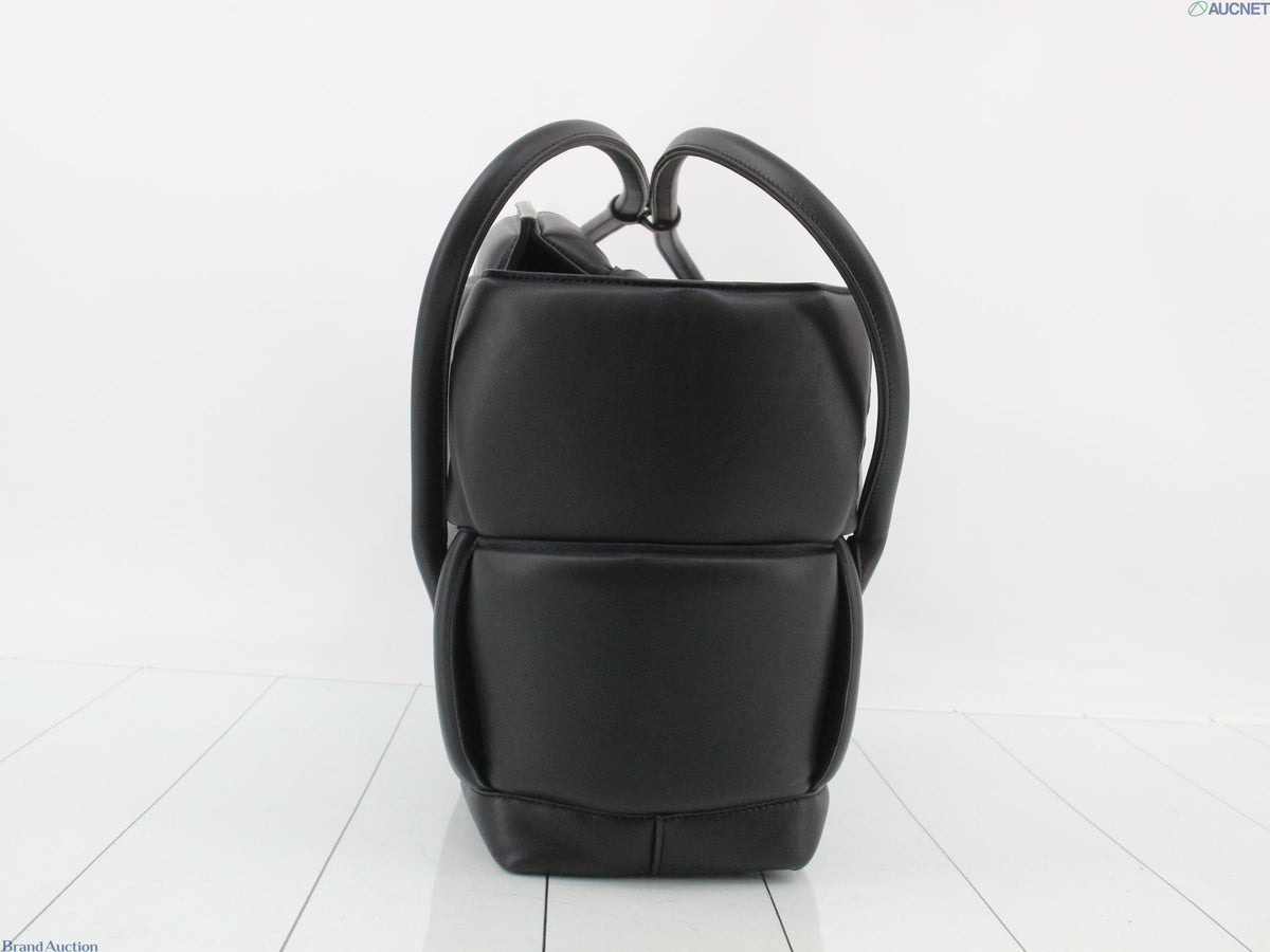 7610 - Bottega Veneta Maxi Intrecciato Padded Large Arco Tote Bag Black - Image 4
