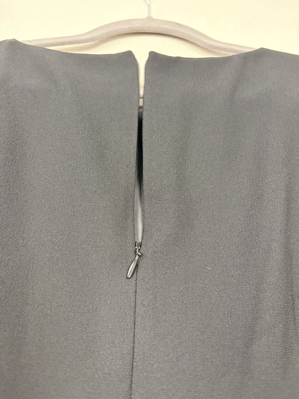CAbi Black Sleeveless Empire Waist Pleated Dress Size 8 Women's - Image 5