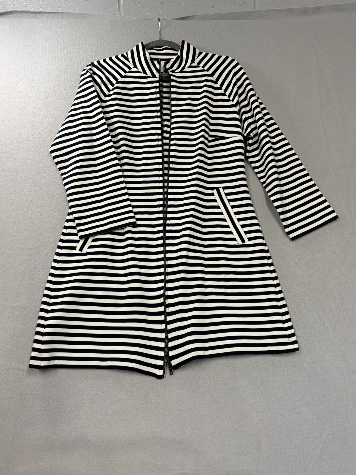 cabi Byline Jacket 5851 Black White Stripe S Spring 2021 Women's - Image 1