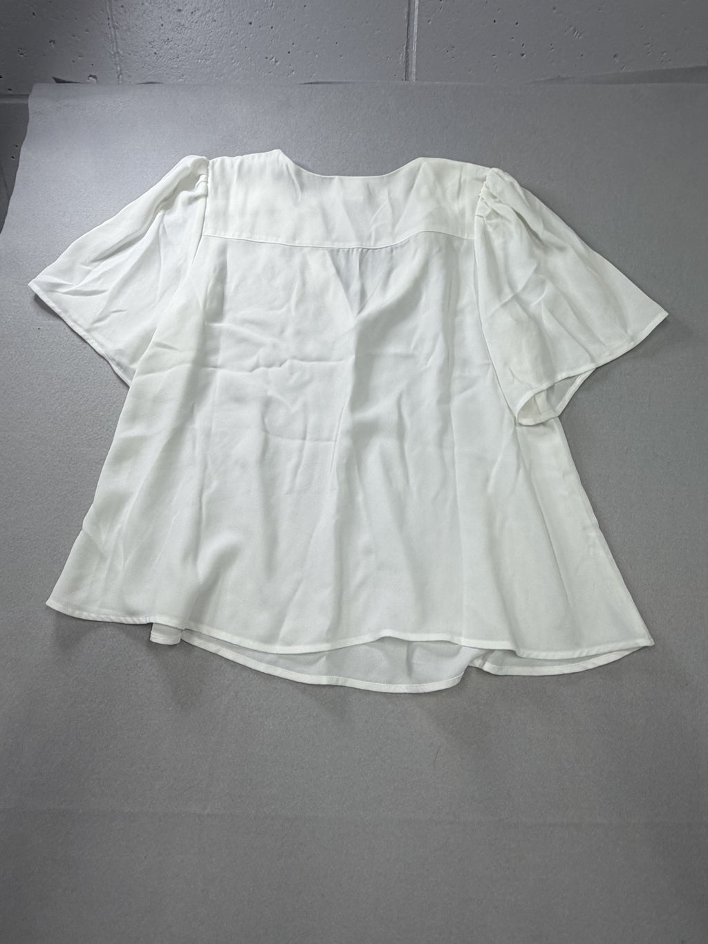 Cabi Essential Top Ivory Flutter Sleeve V-Neck Women's Size S - Image 3