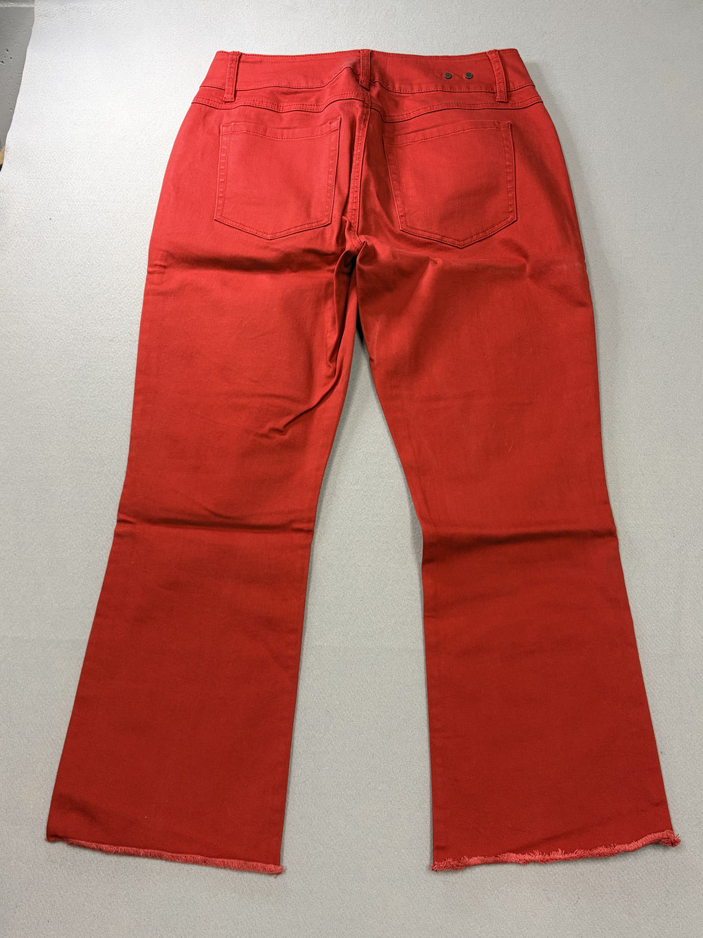 cabi Hi-Low Crop Jeans Red Women's Size 6 - Image 4