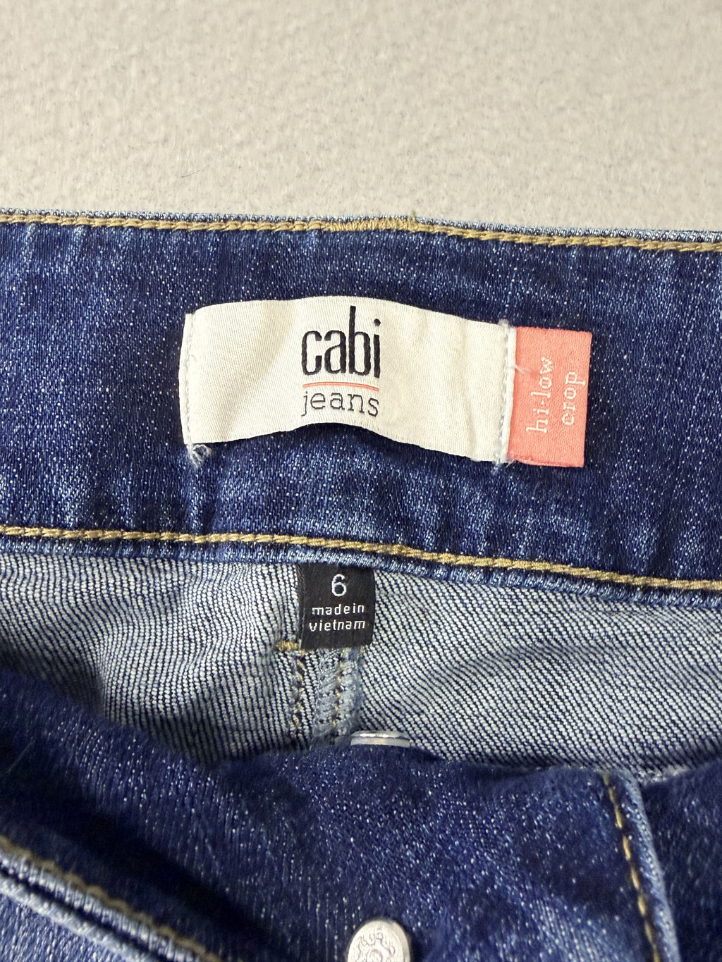 CAbi High-Low Crop 6281 Two-tone Blue Women's Size 6 Jeans - Image 2