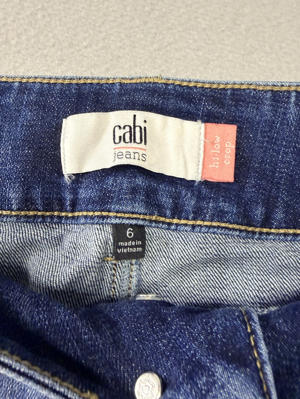 CAbi High-Low Crop 6281 Two-tone Blue Women's Size 6 Jeans - Image 3