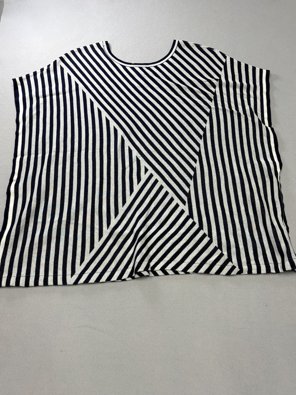 Cabi Siesta Poncho Navy White Stripes Top XS Women's - Image 4