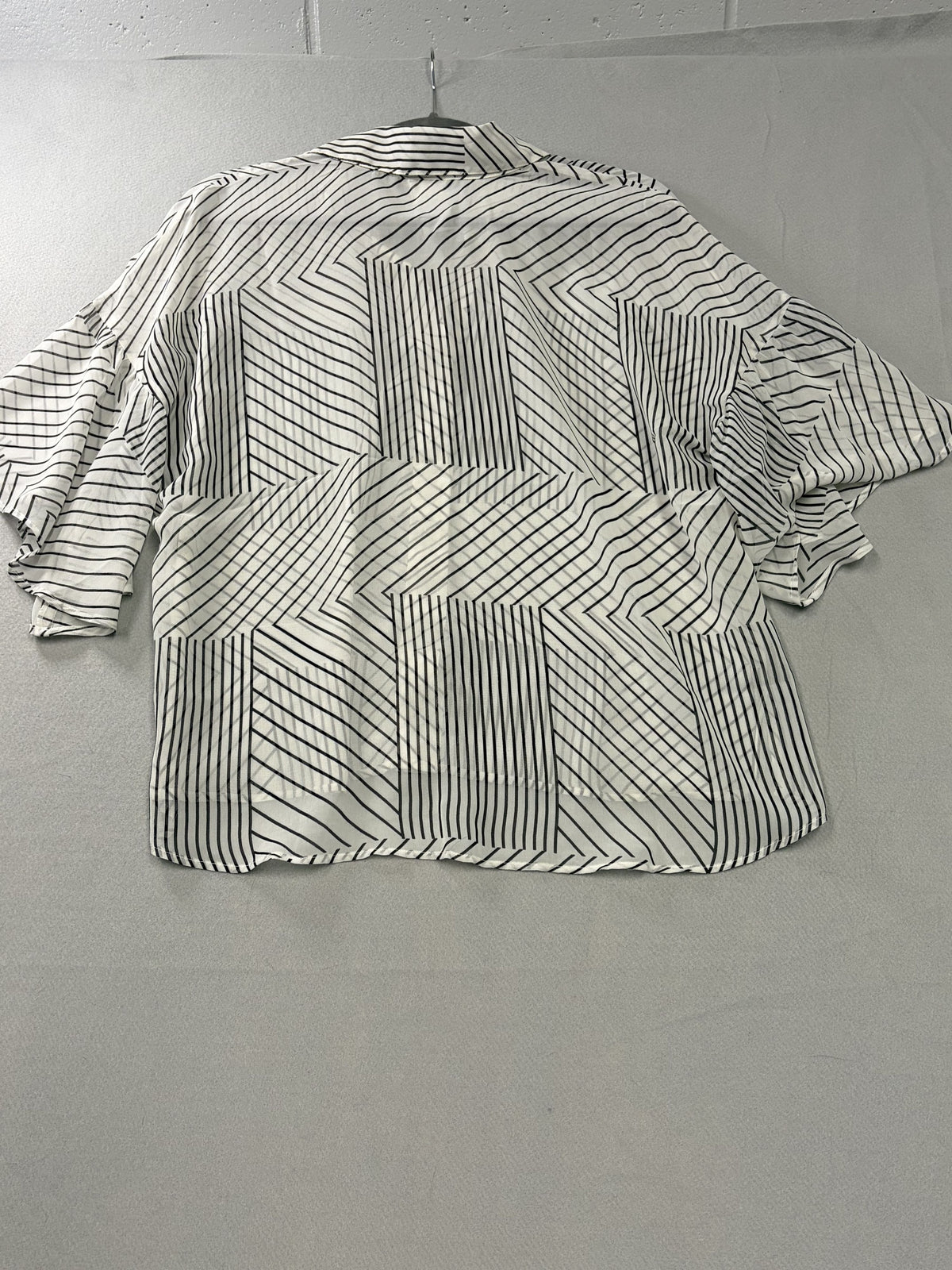 Cabi Style 6089 Button Front Shirt Size S Geometric Stripe Women's - Image 4