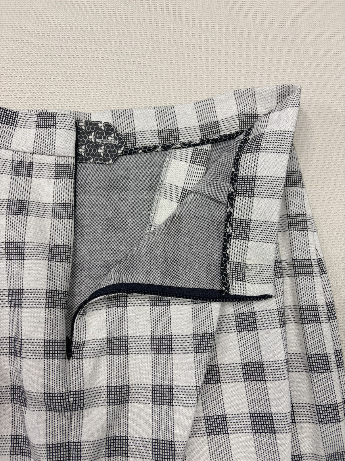 Cabi Valentina Gray and White Plaid Faux Wrap Pencil Skirt Women's - Image 4