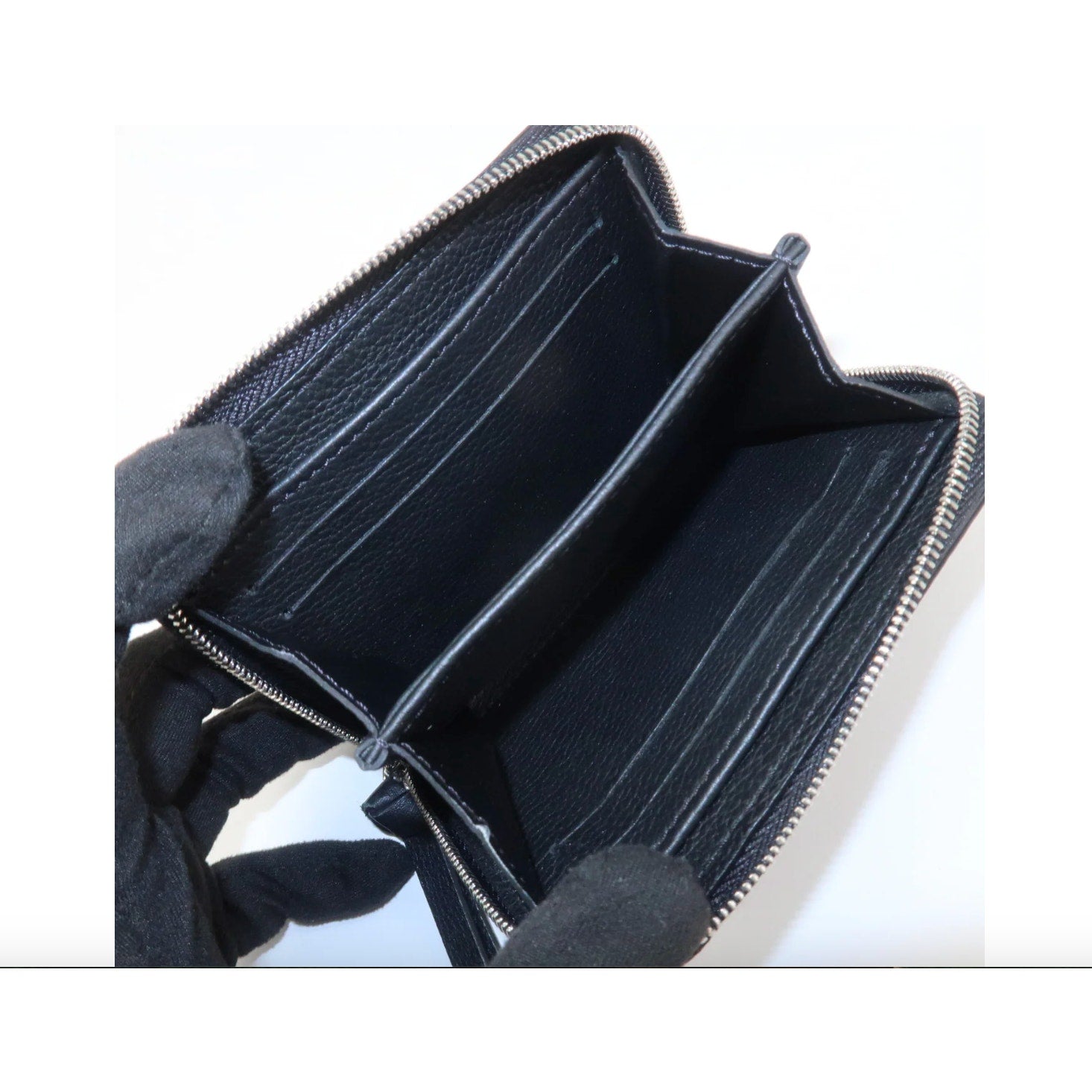 Louis Vuitton Lock Me Calf Leather Coin Case Coin Purse