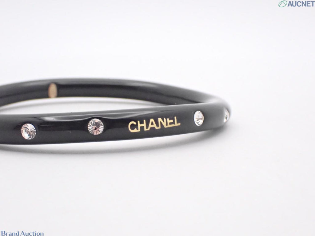 7618 - Chanel Black Resin Rhinestone Logo Bangle Bracelet - Image 3