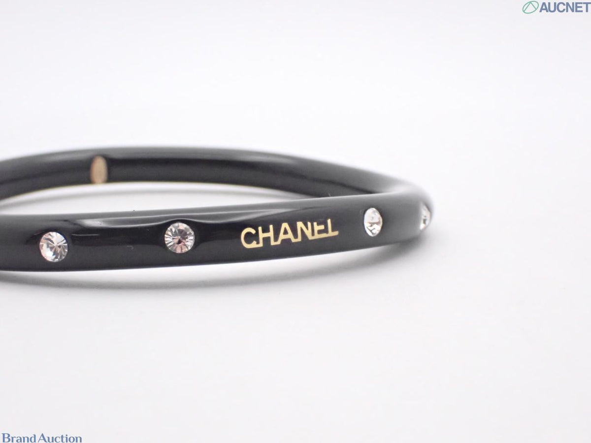 7618 - Chanel Black Resin Rhinestone Logo Bangle Bracelet - Image 3