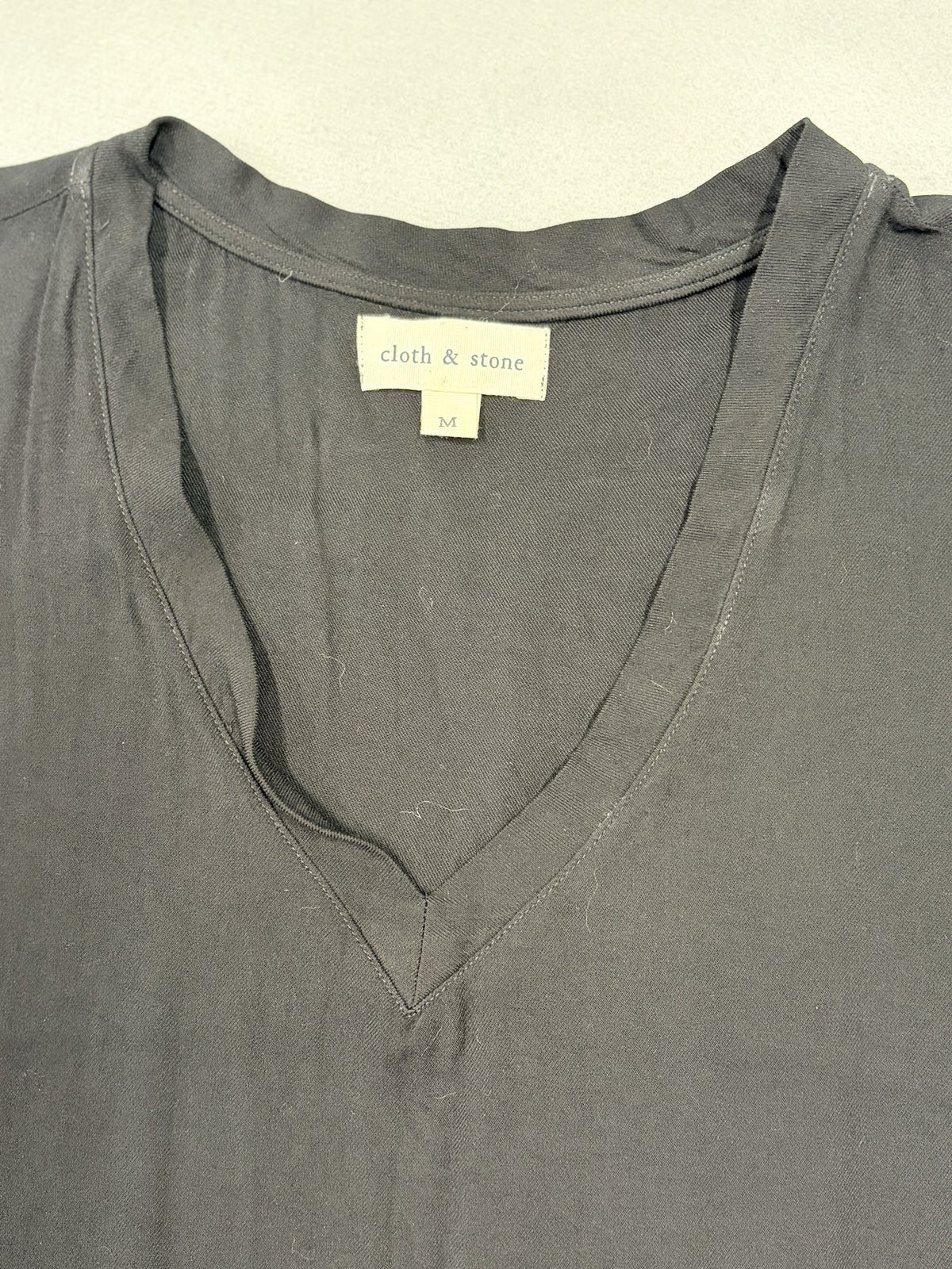 Cloth and Stone Black V-neck Short Sleeve Tunic Top M High Low Hem Women's - Image 2