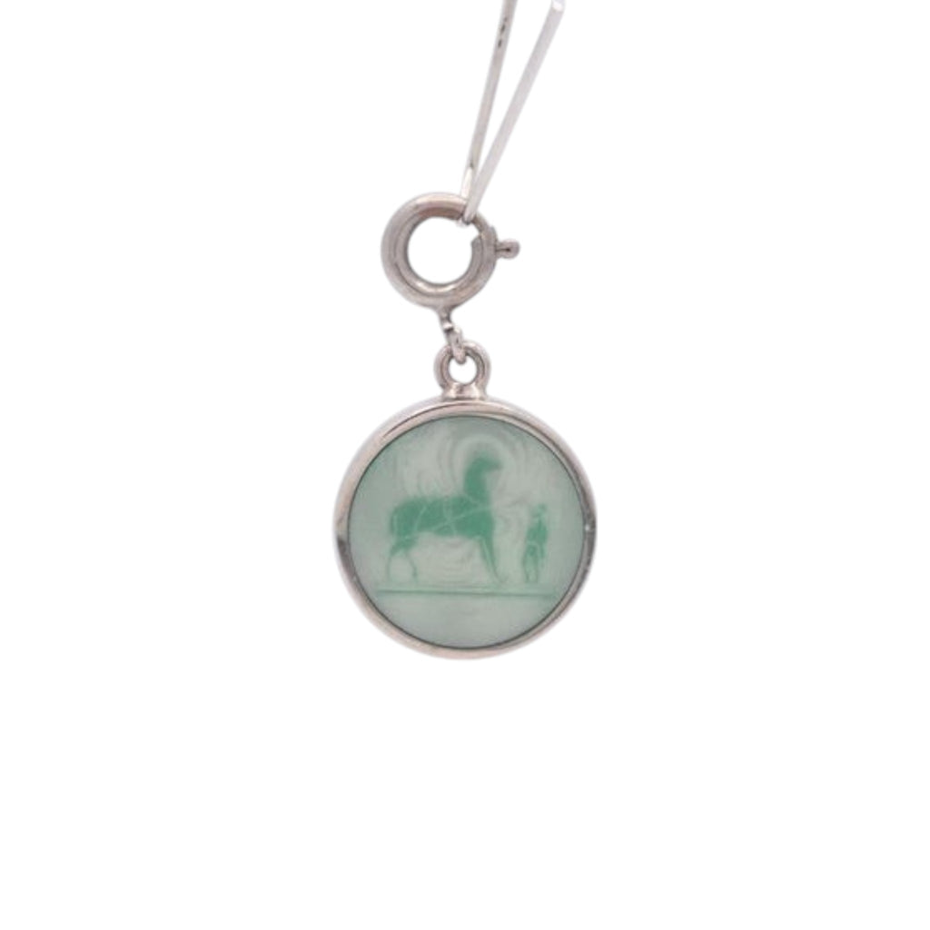 CURATED by Kira Hermes Serie Top charm featuring a green circular pendant with a horse motif in silver setting