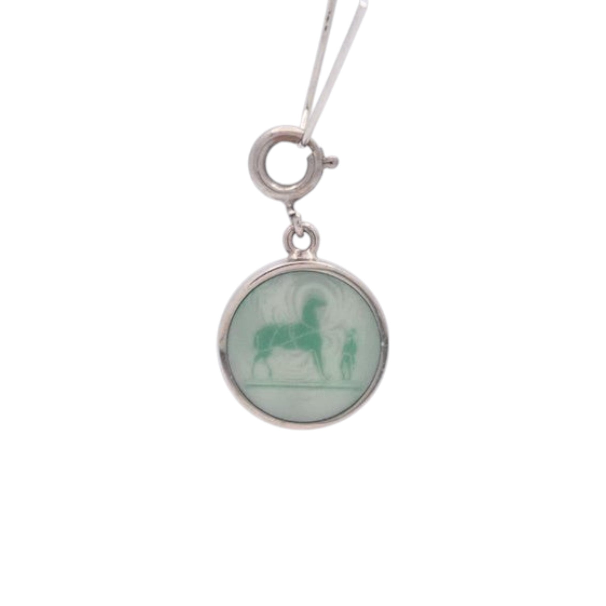 CURATED by Kira Hermes Serie Top charm featuring a green circular pendant with a horse motif in silver setting