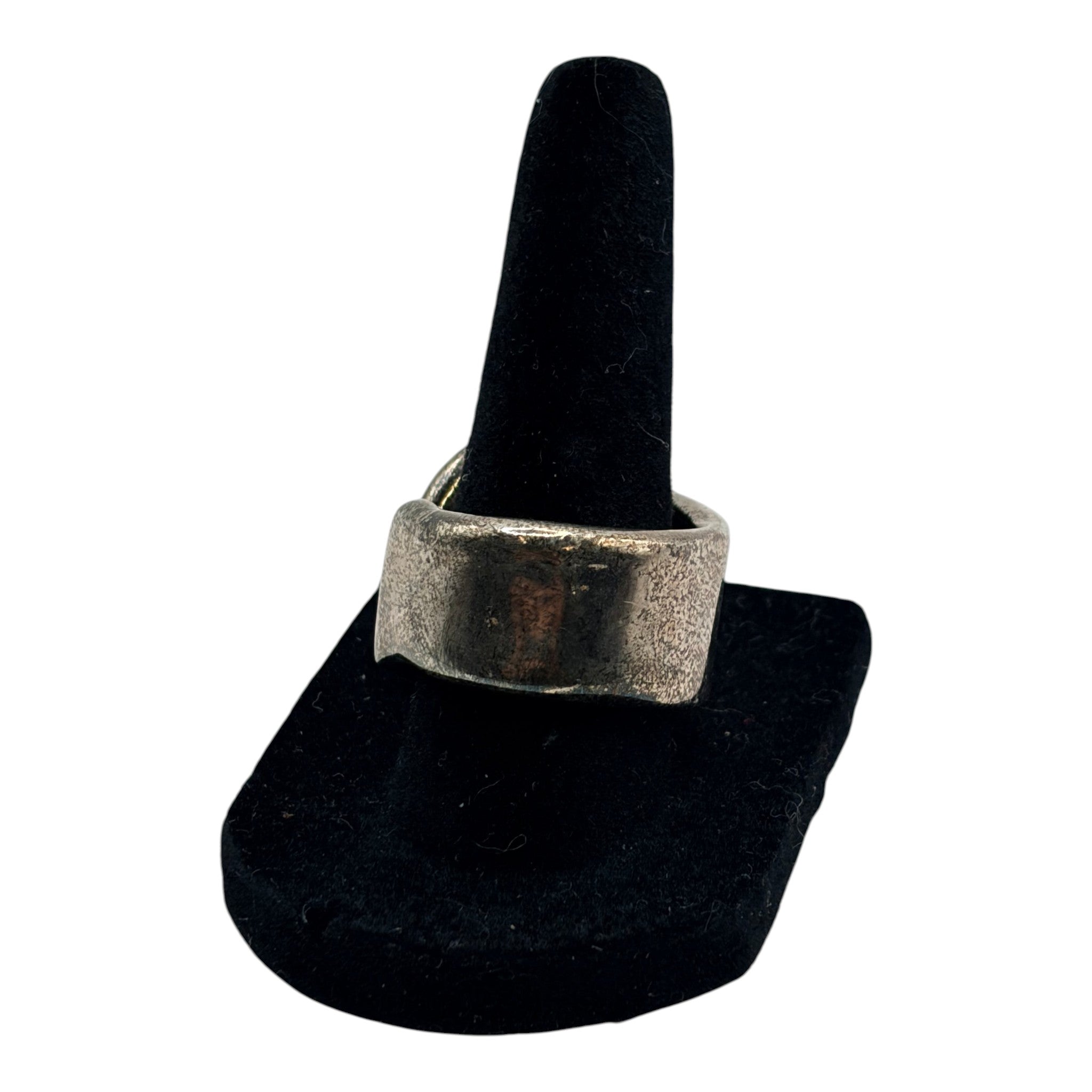 CURATED by Kira Uno de 50 style chunky oxidized silver ring with an organic freeform design on a black display stand.