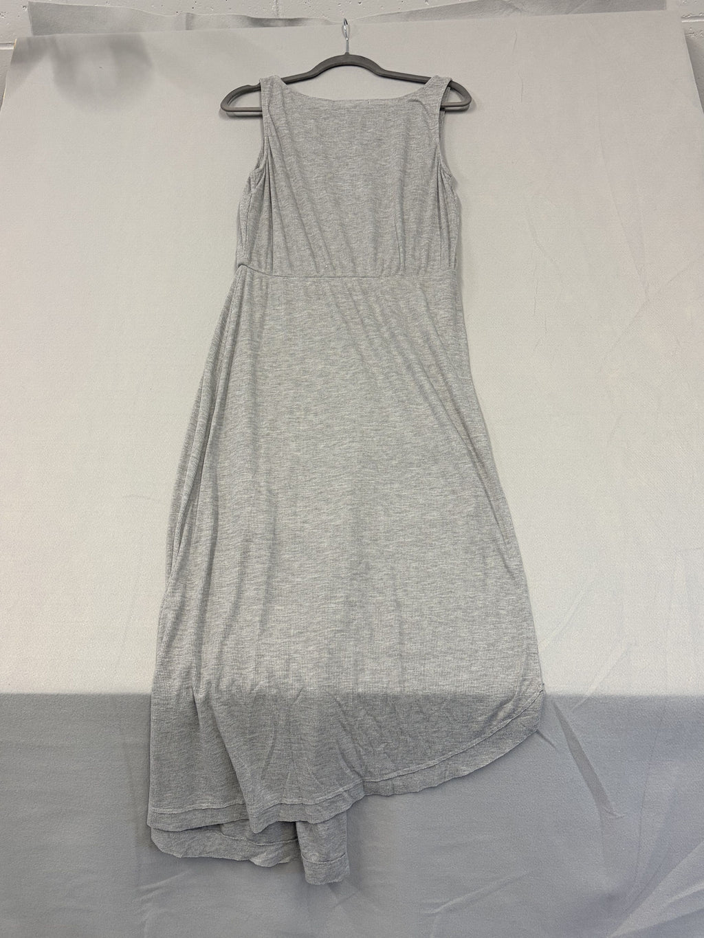 Elizabeth and James Sleeveless Gray Asymmetric Hem Midi Dress M USA Women's - Image 3