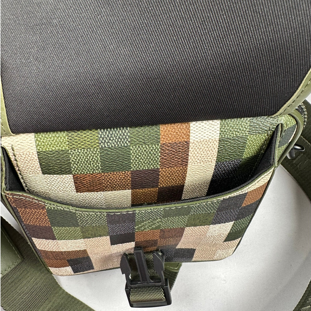 Louis Vuitton Damoflauge Quest Messenger Bag | EUC | $3400 Retail