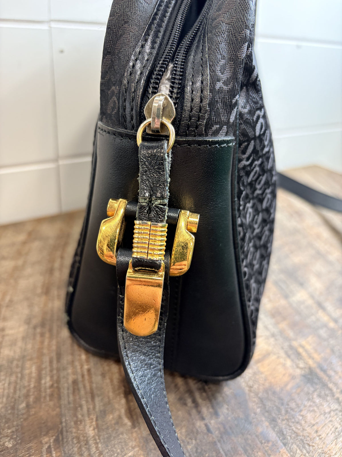 7497 - Loewe Vintage Anagram and Leather Shoulder Bag Black - Image 8