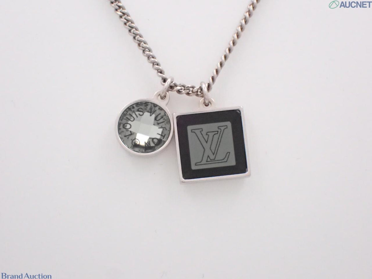7602 - Louis Vuitton Collier Charm Monogram Necklace - Image 1