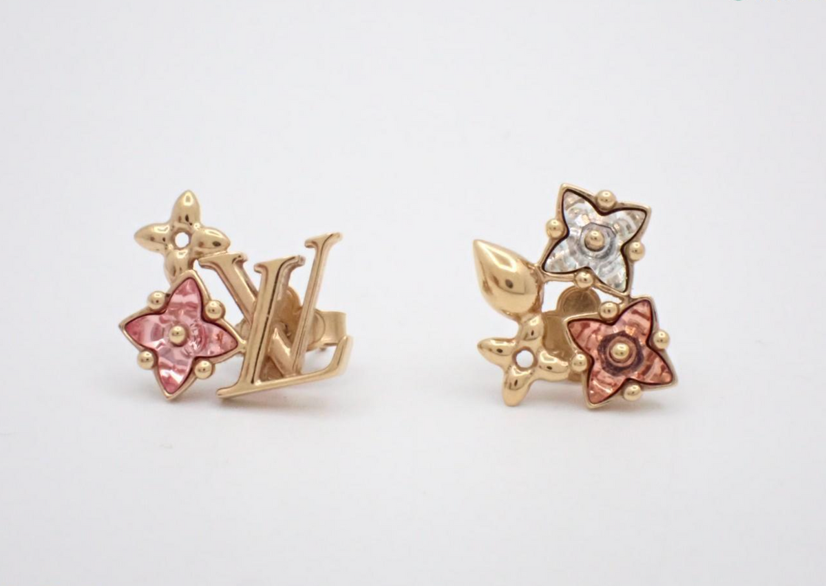 7673 - Louis Vuitton Blossom Pink White Flower Stud Earrings - Image 1
