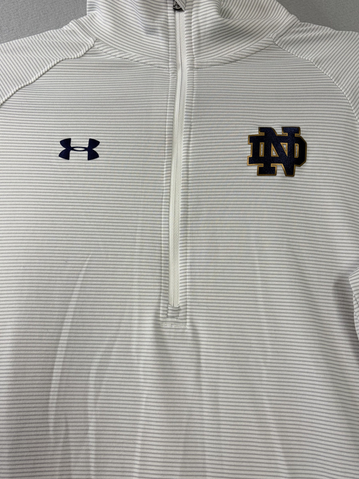 Under Armour Notre Dame Fighting Irish HeatGear 1/4 Zip Pullover Medium - Image 2